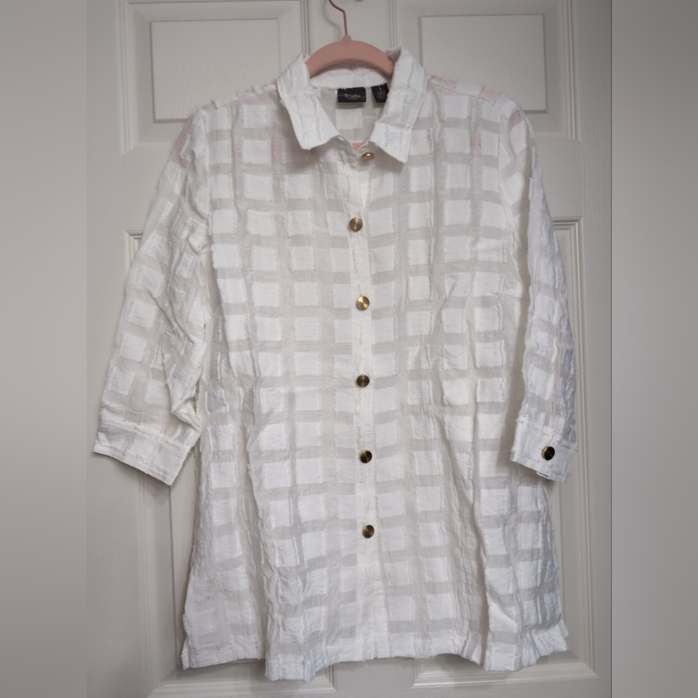 Chico's Traveler's White Textured Button-Up Shirt M
